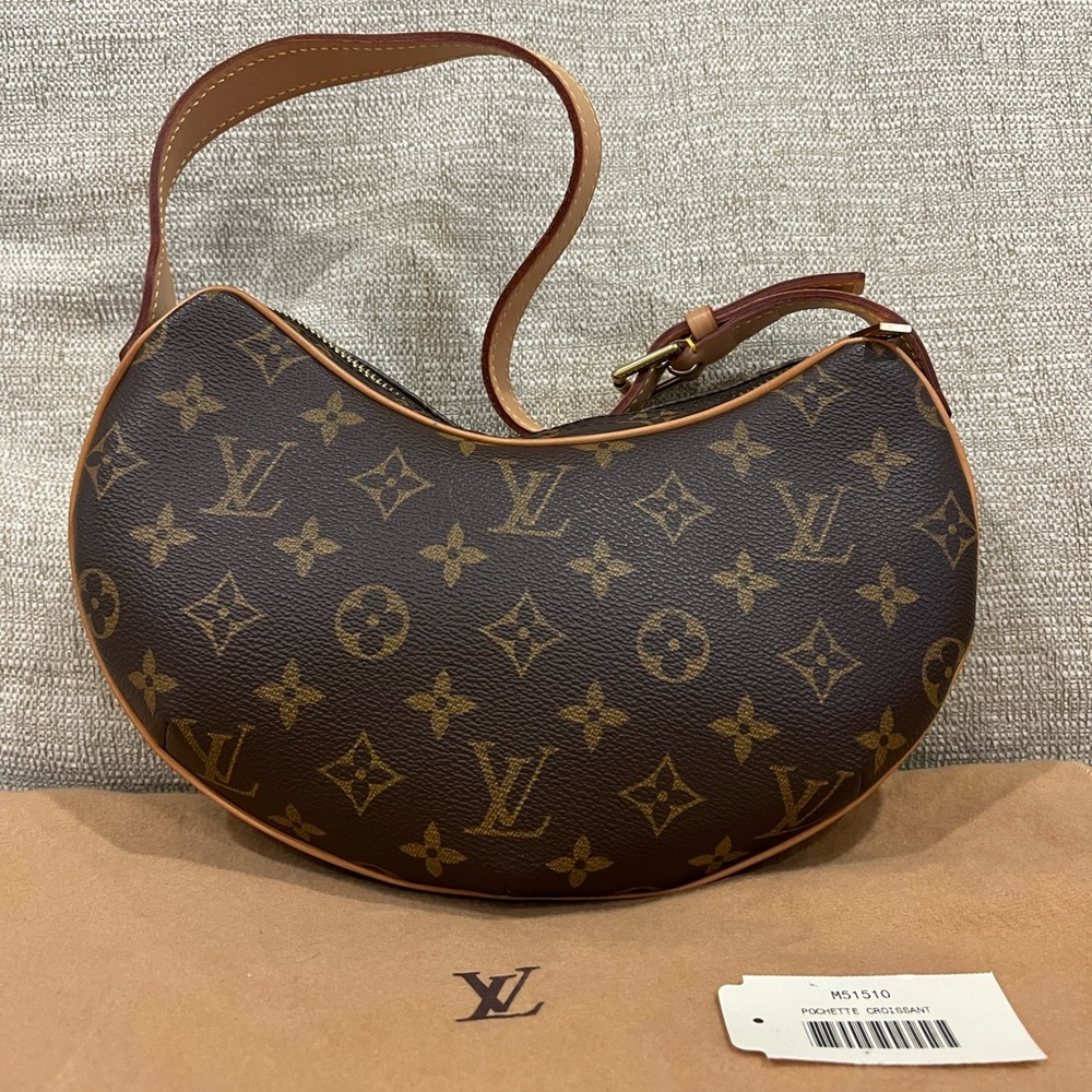Louis Vuitton croissant Pm